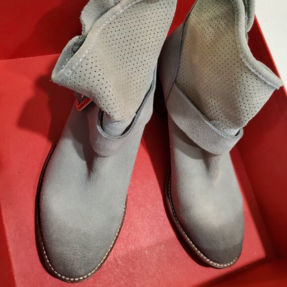 Donald J Pliner size 6M Boots - Picture 6 of 9